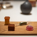 レストラン オオツ - 2021.12 プティフール（タルトタタン風パウンドケーキ、抹茶キャラメル、生チョコ、いばらキッスのパートドフリュイ）