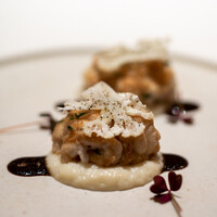 レストラン オオツ - 202.12 船上〆雲子ムニエル カリフラワー カリフラワーのムース 黒にんにくソース