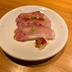 飛 - マハタとアカニシガイ