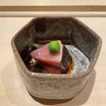 すし宮川  - 鰹、軽く塩漬け藁焼き、山山葵と生姜