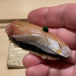 すし宮川  - 2枚付けで隠し包丁も美しい！