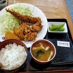 ごはん処 味咲家 - 味咲家定食全景