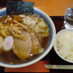 遠軽ラーメン 江口 - 正油ラーメン大盛（780円）＋味付けたまご（100円）