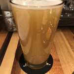 ヒマラヤテーブル - アップルヴァイツェン。林檎のジューシーさと酸味がしっかりでヴァイツェン感はそこまで無し。大人のアップルジュースかな（笑）