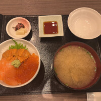 函館うに むらかみ 日本生命札幌ビル店 - 三色丼