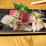 鶏と魚と炭火焼き 燈 - のどぐろ入りおまかせ刺し盛り一人前780円