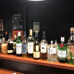 スパイスバザール アチャカナ - カウンター上のお酒類