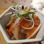 鶏と魚と炭火焼き 燈 - サービス煮込み