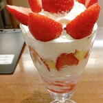 ミルク&パフェ よつ葉ホワイトコージ 札幌パセオ店 - 