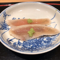 鳥匠 いし井 - この日は胸肉のきずしから♪歯応え抜群、塩加減もバッチリの鶏胸肉のきずしに大きく頷きながら、何度も口の中で噛み締めていました(^O^)／