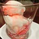 ヴィアート - 【'12/12/12撮影】木戸シェフ自慢 本日のスペシャリテ 1000円 のライチのシャベット ストロベリーソース掛け
