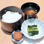 Japanese cuisine  Karatsu - 白飯、味噌湯、醃菜、南高梅