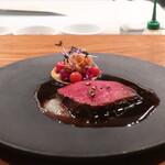 IZA - 蝦夷鹿シンタマの炭火焼き ドクターペッパーソース