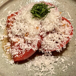 オオクサ - 今日は北海道の完熟トマトを使ったサラダ　熱燗と合うんだよね