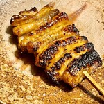 鳥田中 - 七谷地鶏の皮　やや焦げでしたがまずまずです