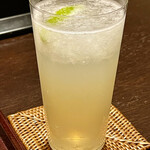 鳥田中 - 奥の座敷で乾杯です　お母さんが作ってくれるレモンサワーが旨い！