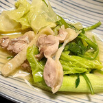 鳥田中 - 細葱と春菊追加するとスープの味わいも激変します　甘くなって強くなる感じ