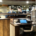 和食 酒肴 まさむら - 店内は案外奥行きがありスタッフも結構いて活気があります