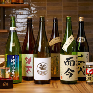 季節の移ろいを感じる選りすぐりの地酒。定番から希少なものまで