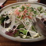 礎 - カニと大根のサラダ（小）　　アクセントに黒胡椒がきいている、ボリュームも充分