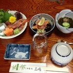 和食処 三嶋 - 懐石料理の一部♡この後…絶品煮魚ゃら
揚げたてサクサクの旬のカキフライゃら…ボリューム超満点♡何を食べてもすごくぉいしーので♪親族などに振る舞うトキにも超最適です♡個人的にわあん肝がだぃすきです♡