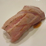 礎 - 大トロ炙り　　脂の甘み、身の旨み、焦げの香ばしさ、絶妙な火加減で調整されている