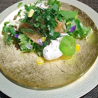 CHINA.KISSHO nagoya - スモークサーモンとリコッタチーズのハーブサラダ、杏露酒ソース