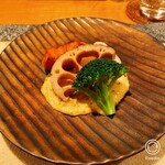 Minohodoshirazu - 冬野菜の温サラダ　アイオリソース。このソースがまた美味しくて。これ舐めながら呑めます。