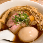 らぁ麺 はやし田 新宿本店 - 特製醤油らぁ麺+メンマ、1,000円+100円。