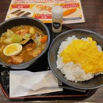 Kare Hausuko Ko Ichi Banya - ローストチキンスープカレー＋スクランブルエッグ