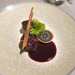ASAHINA Gastronome - 蝦夷鹿＆トリュフ、エシャロットのチャツネ添え、小玉ねぎタルト