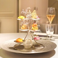 ASAHINA Gastronome - 前菜：生雲丹のクロメスキ、ビーツのメレンゲ、黄人参、みかんのラメル