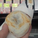 みどりや梅ケ枝餅店 - 梅ヶ枝餅（105円）・・柔らかくて、美味！！