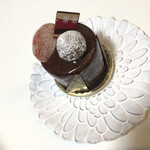 モーツァルト - ノアール。中は4層くらいのムースケーキです。美味しいのでおすすめです。