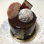 モーツァルト - ノアール。中は4層くらいのムースケーキです。美味しいのでおすすめです。