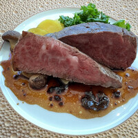 Le Studio - 和牛フィレ肉のポワレ　ソースベリグー