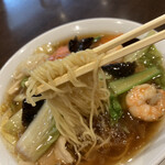 五福飯店 - 五目ラーメン（麺リフト）