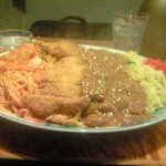 HANAMARU厨房 - トルコライスバカ盛(3人分)。特盛(2人分)と皿のサイズは一緒だが盛りは桁違い