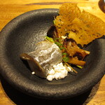 Fusible - cutlass fish & mushroom ポロネギ/松 鶏の皮のチップス