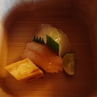 つづら - クルマダイ、甘エビ 昆布締め 握り