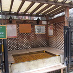 Gasuto - ビル裏手、無料の足湯あり。
