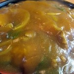 やま天 - カツカレー丼、プルプルの餡です