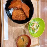 ボルガ食堂 - ソースカツ丼  サラダ・みそ汁付き