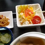 食べ処 さんりんしゃ - サラダも