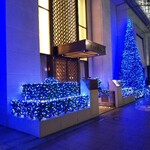 ロオジエ - 入口。クリスマスシーズンという事でイルミネーションに彩られており普段以上に素敵。