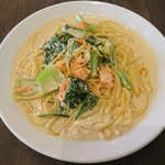 豚のひととき - スモークサーモンとチンゲン菜のクリームソース  パスタセット  ¥1,100（税込）
