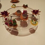 ロオジエ - アミューズグール。これをつまみながらお料理を決めます。