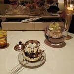 ロオジエ - 悪魔の誘惑 小菓子ワゴン。ここから好きなモノを好きなだけ。食べれるならば、全部オーダーも可。