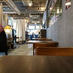 豚のひととき - 内観（広い店内）