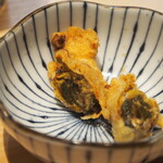 焼売酒場 マッコイ - アワビのオイスター煮込み：アワビの肝の天ぷら